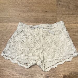 No Boundaries Women's High Waist Lace Shorts in Cream
